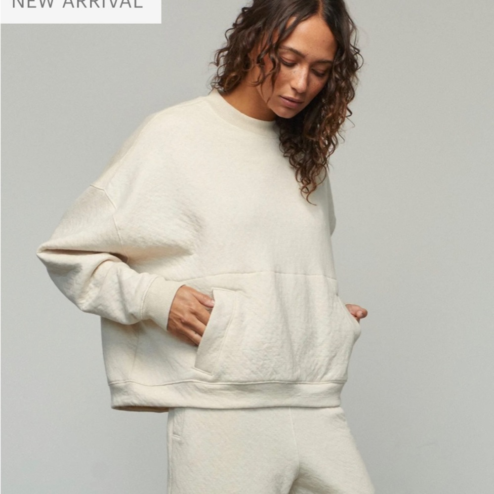 LUNYA Super cozy sweater runs brand new on the bigger side